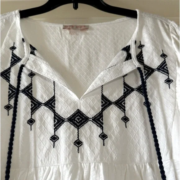 Knox Rose Flowy Embroidered Boho Summer Top - Picture 3 of 4